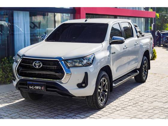 TOYOTA HILUX 2.8 D-4D TURBO DIESEL CD SRV 4X4 AUTOMÁTICO